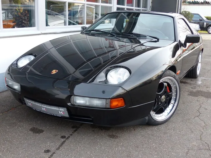 Porsche 928