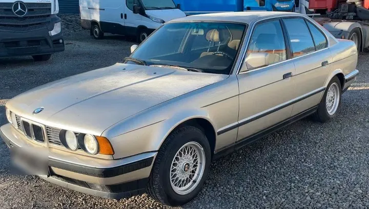 BMW 524
