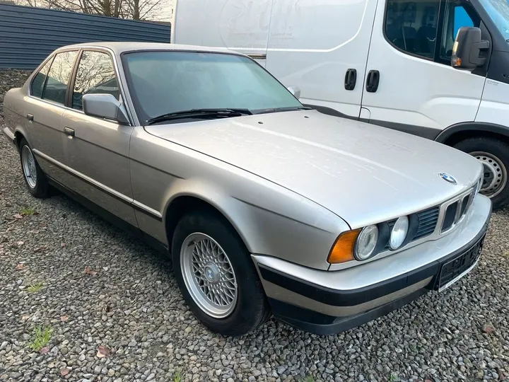 BMW 524