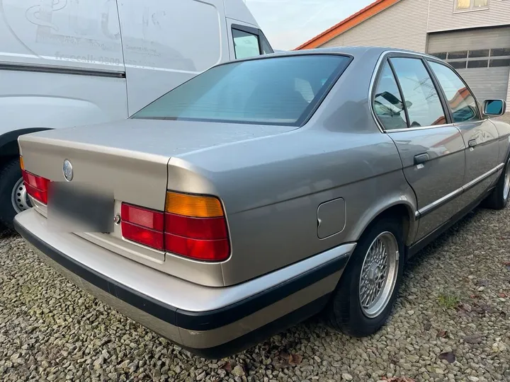 BMW 524