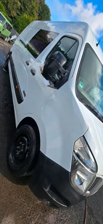 Nissan NV400