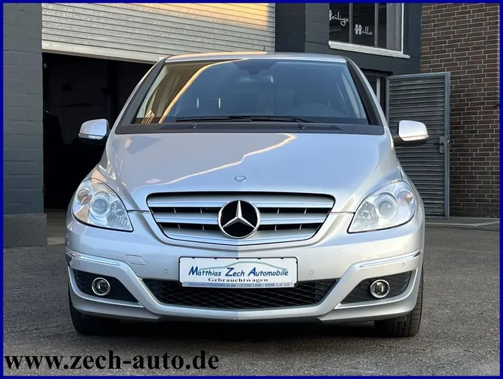 Mercedes-Benz B 180
