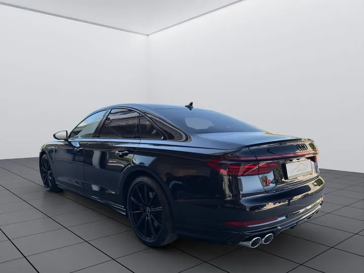 Audi S8