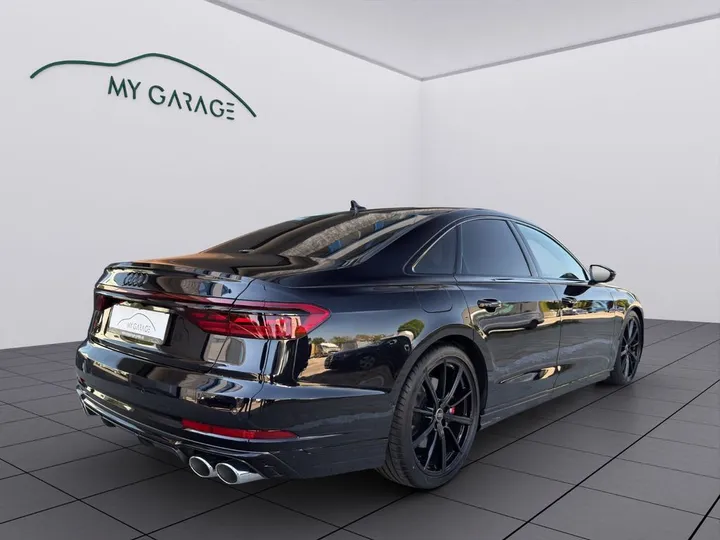 Audi S8