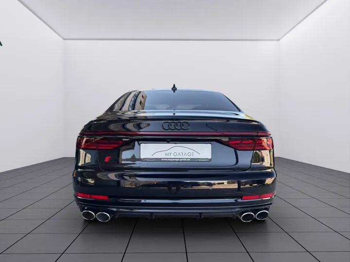 Audi S8