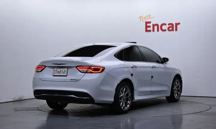Chrysler 200