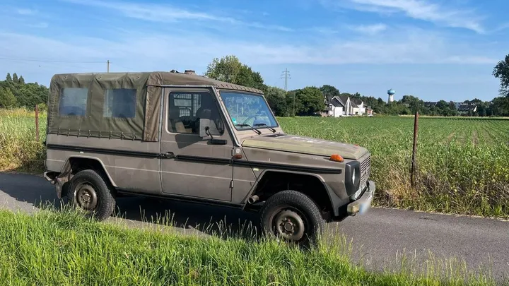 Mercedes-Benz G 230