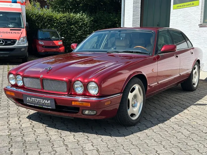 Jaguar XJR