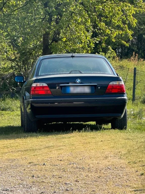 BMW 728