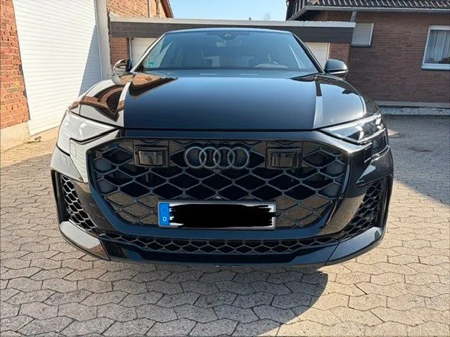 Audi RSQ8