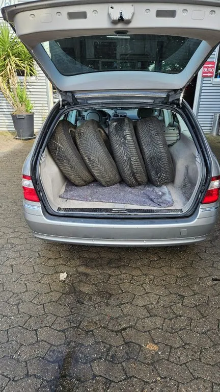 Mercedes-Benz E 220
