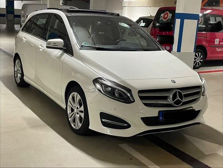 Mercedes-Benz B 180