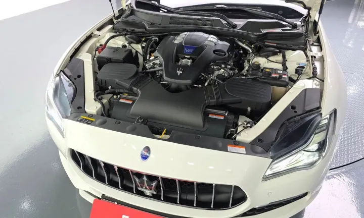 Maserati Quattroporte
