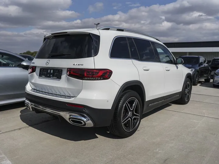 Mercedes-Benz GLB 220