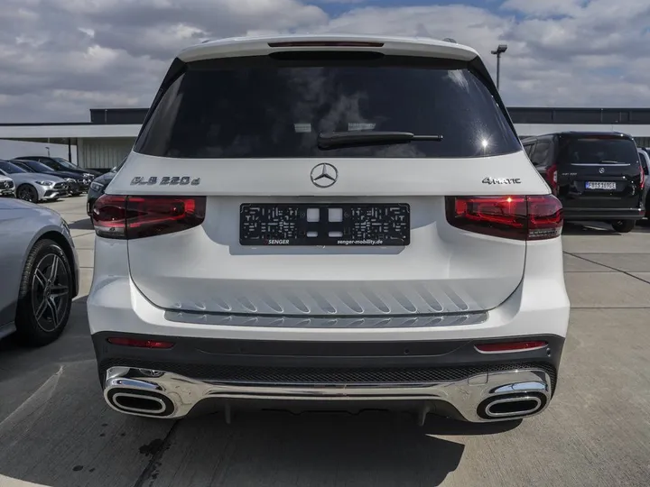 Mercedes-Benz GLB 220