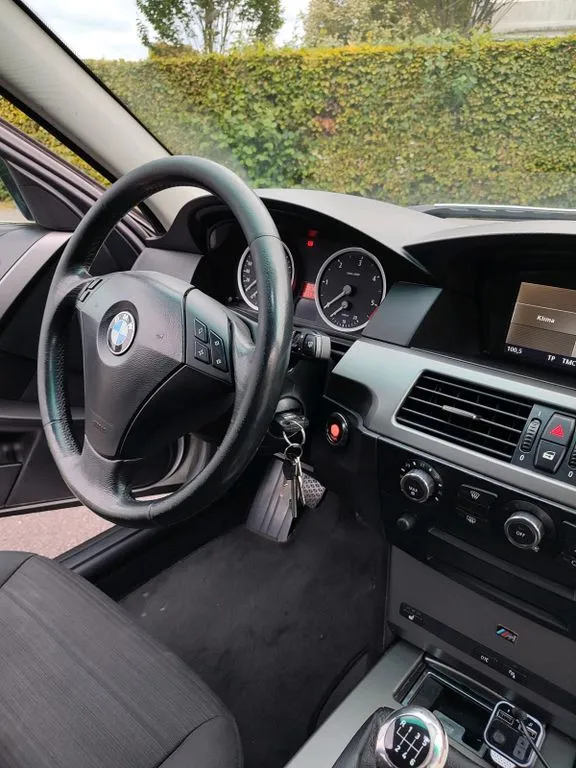 BMW 525