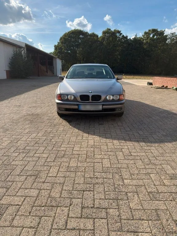 BMW 523