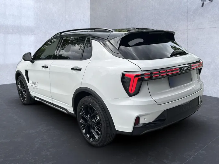 Lynk&Co 01