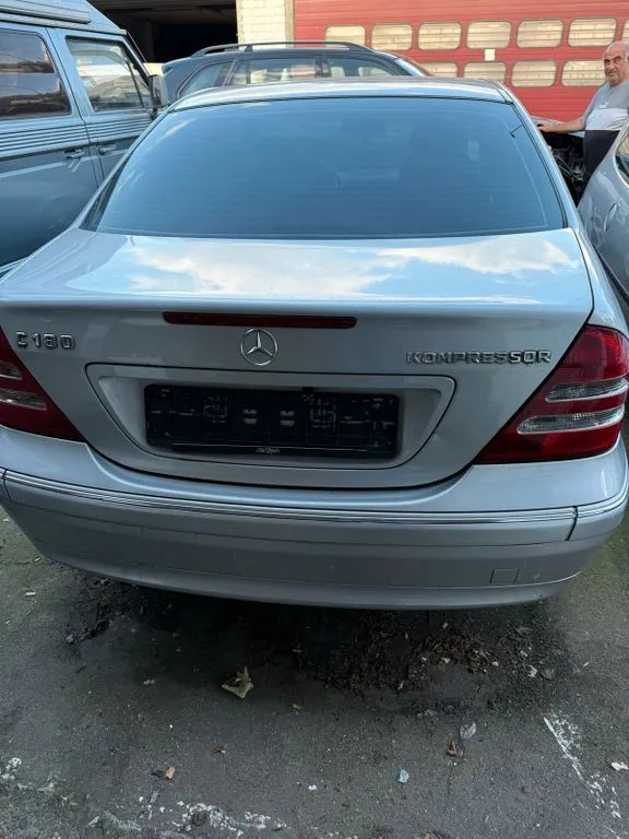 Mercedes-Benz C 180