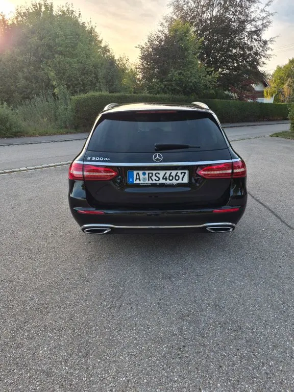 Mercedes-Benz E 300