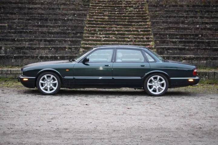 Jaguar XJR