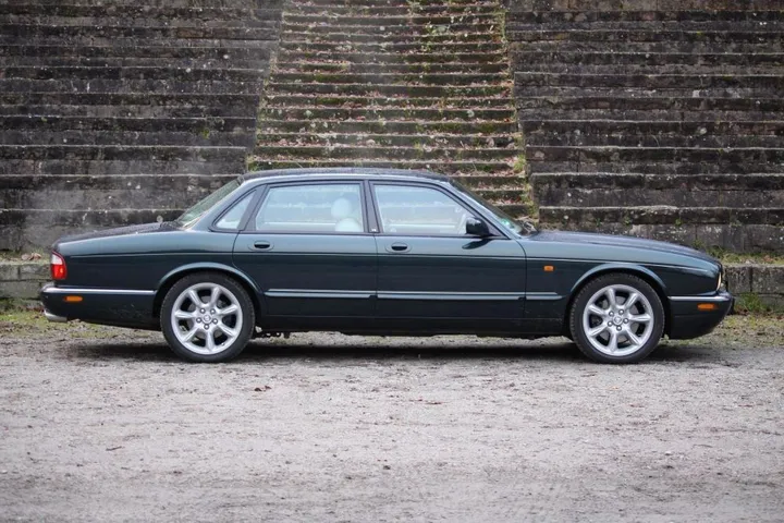 Jaguar XJR
