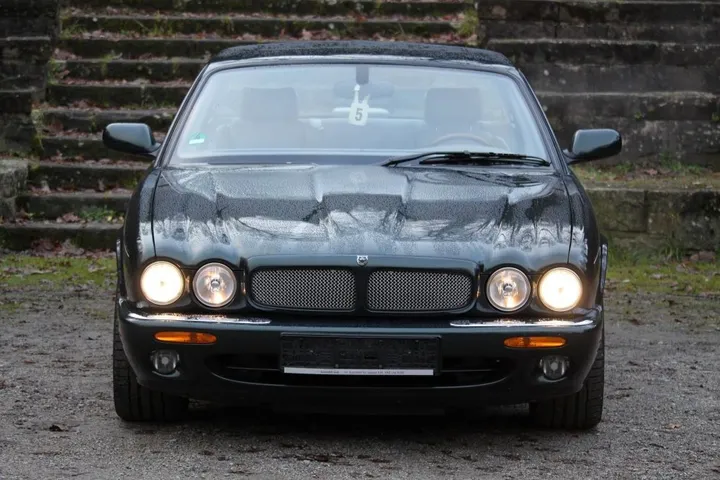Jaguar XJR