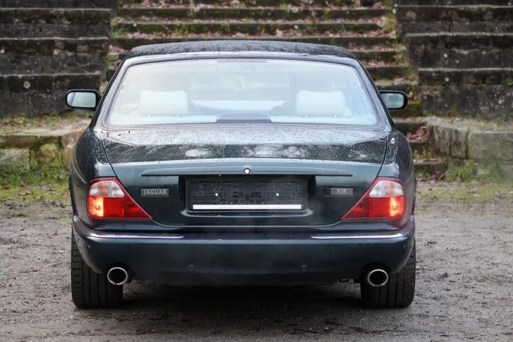 Jaguar XJR
