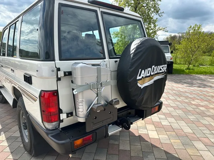Toyota Land Cruiser