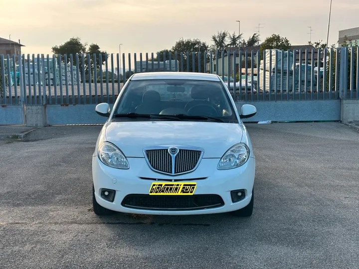 Lancia Ypsilon