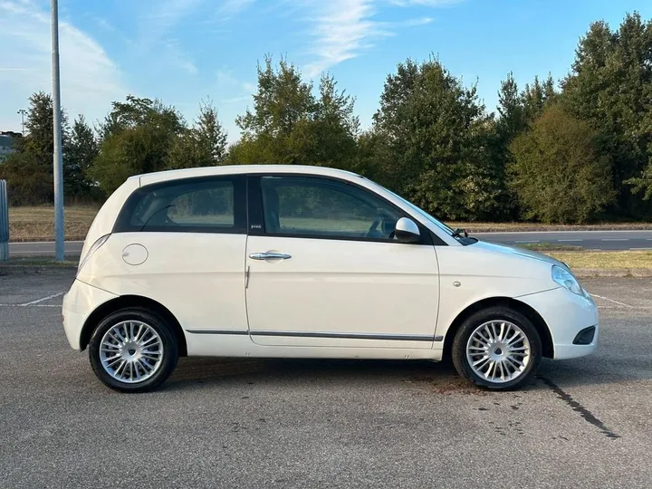 Lancia Ypsilon