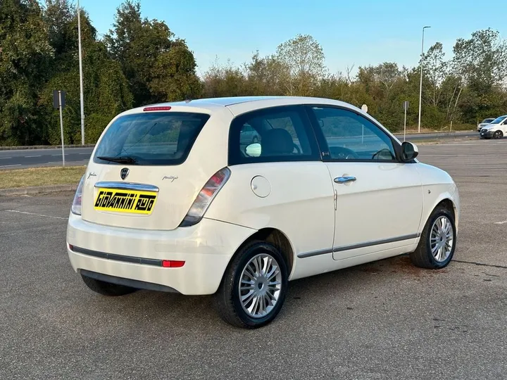 Lancia Ypsilon