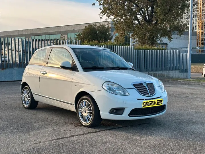 Lancia Ypsilon