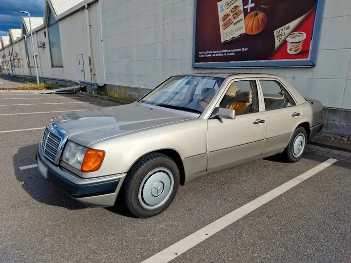 Mercedes-Benz E 200