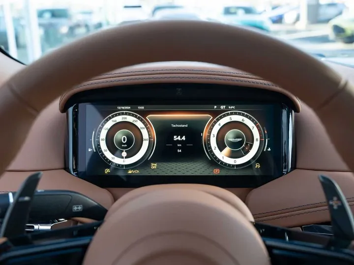 Aston Martin DB12