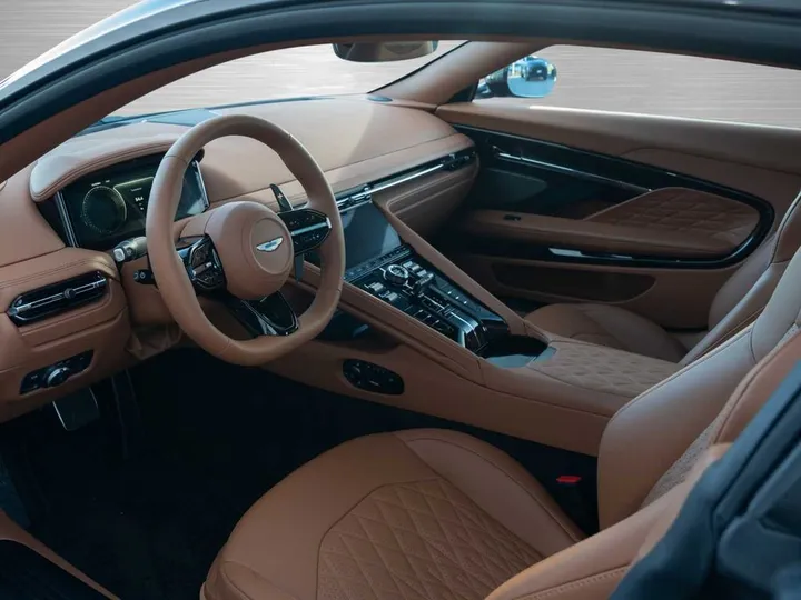 Aston Martin DB12