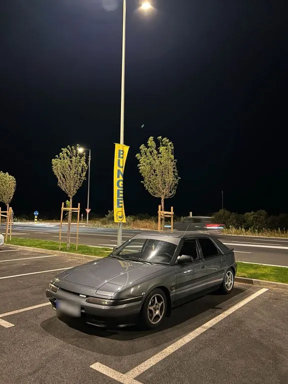 Mazda 323