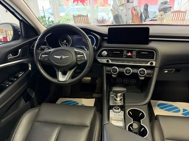 Genesis G70