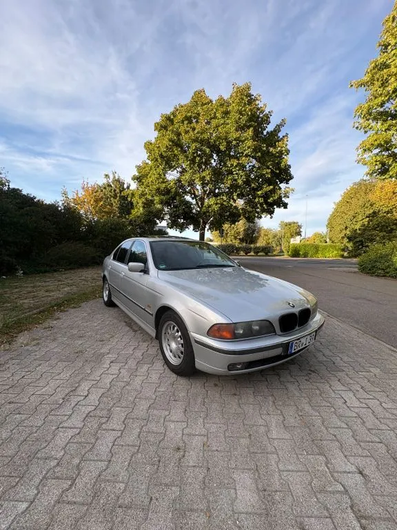 BMW 523