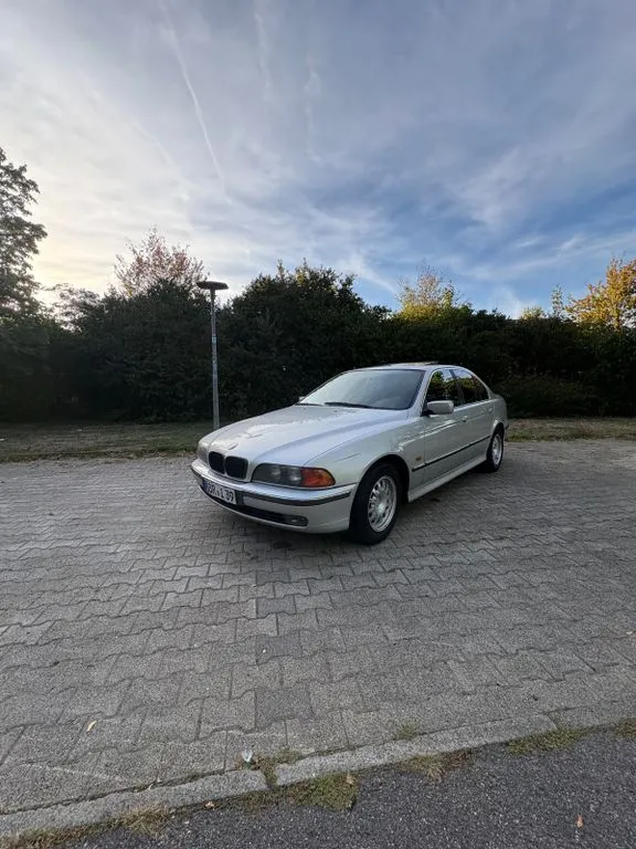 BMW 523