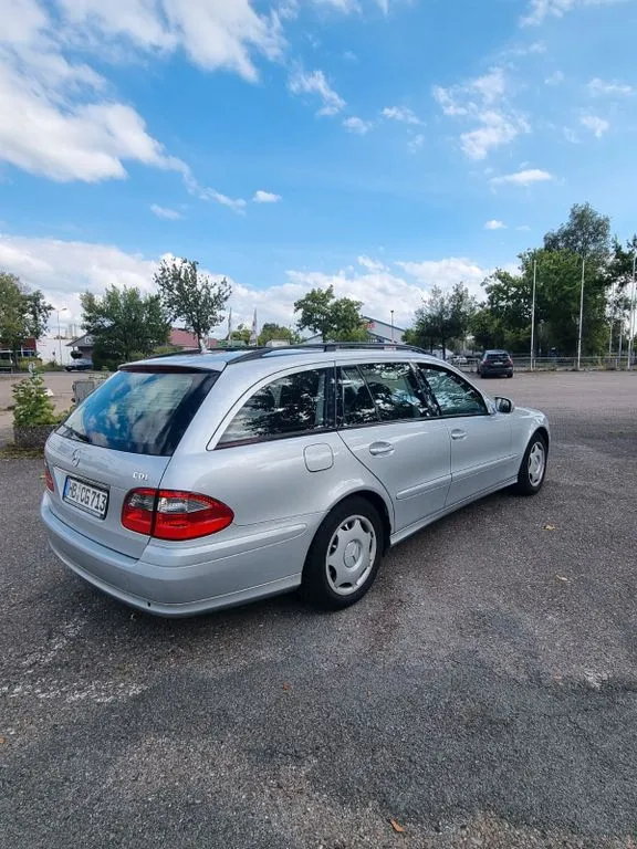 Mercedes-Benz E 200