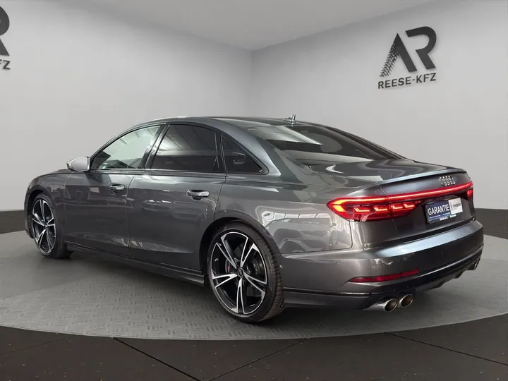 Audi S8