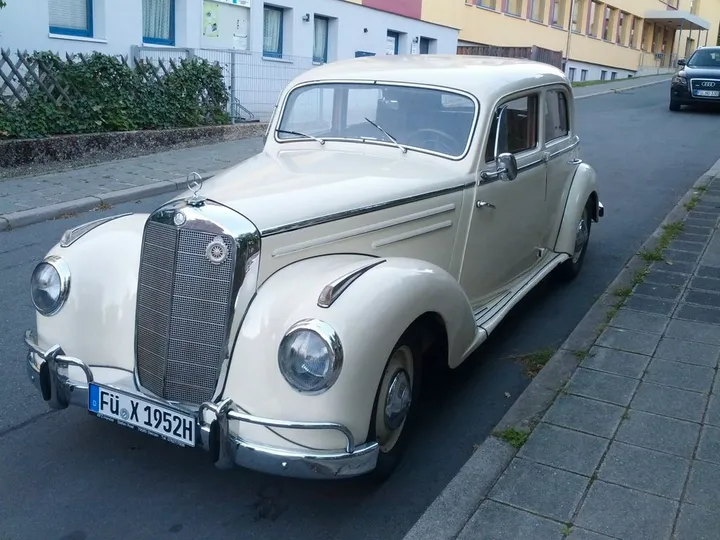 Mercedes-Benz 220