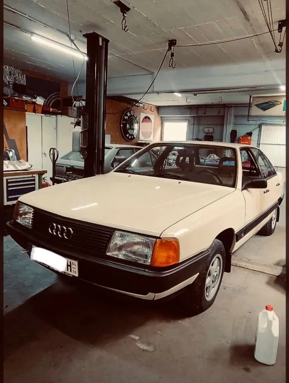Audi 100