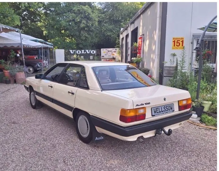 Audi 100