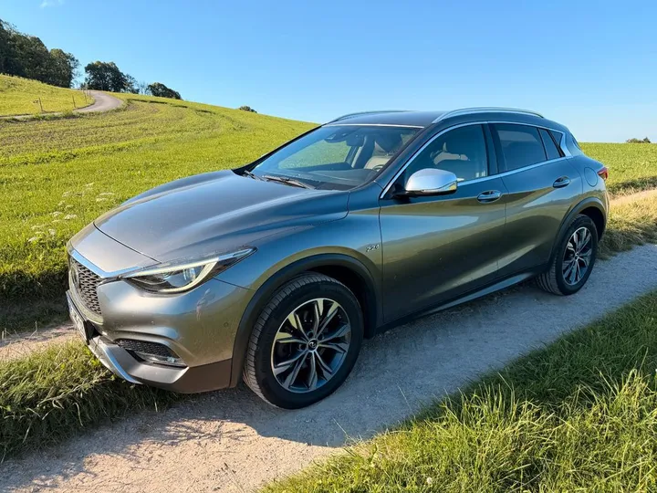 Infiniti QX30