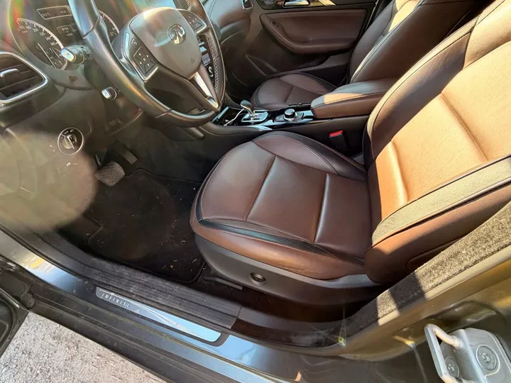 Infiniti QX30