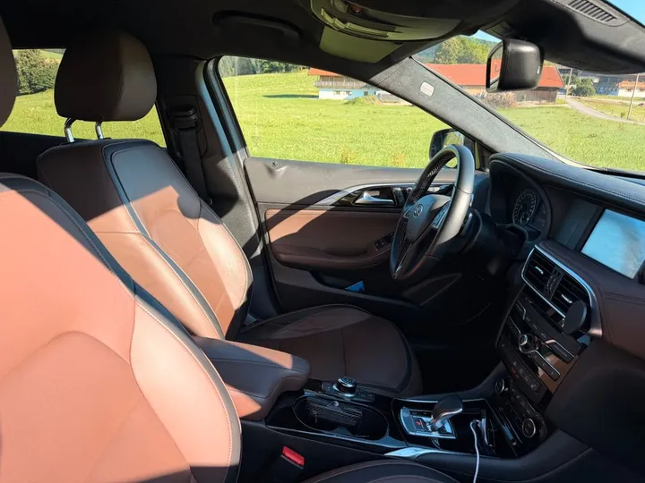 Infiniti QX30