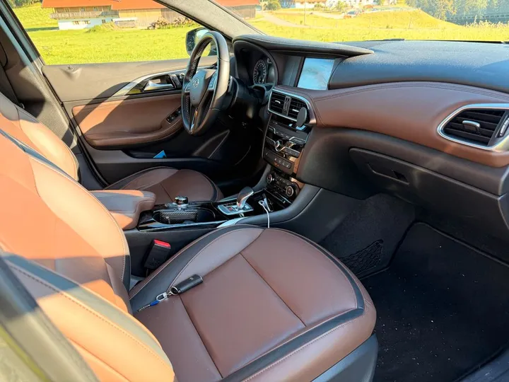 Infiniti QX30
