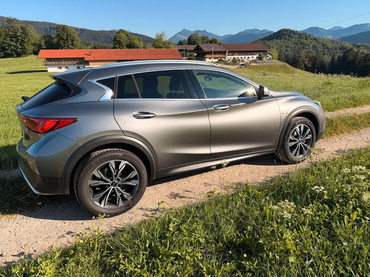 Infiniti QX30